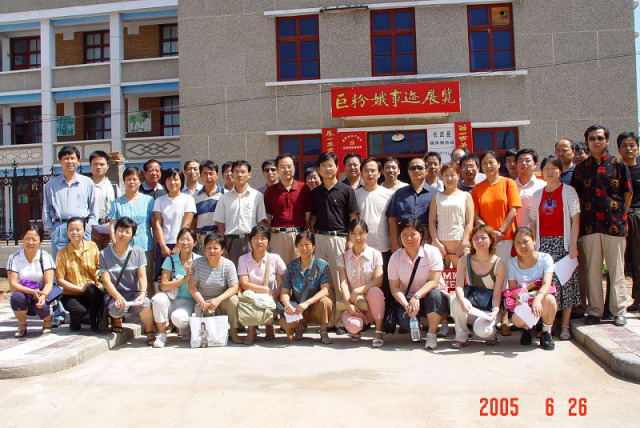 2005年6月，所党委组织党员同志赴长武学习巨粉娥先进事迹。