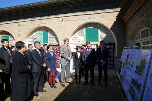2015年10月27日，荷兰国王威廉？亚历山大一行到水土保持研究所位于陕西省延安市安塞县方塔流域综合治理示范区进行考察。