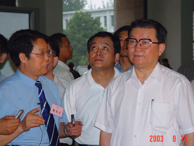 2003年8月25日，中共中央政治局常委李长春来所视察。