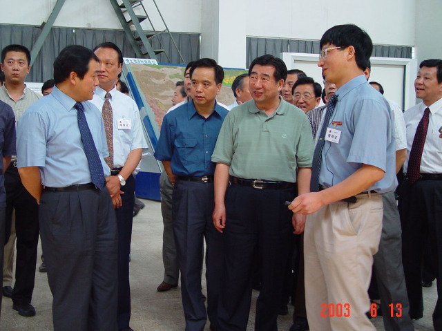 2003年6月13日，中共中央政治局委员、国务院副总理国务院副总理回良玉来所视察。