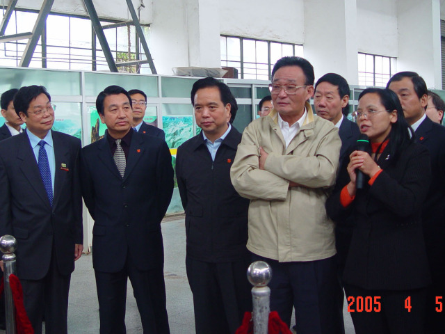 2005年4月5日，中共中央政治局常委、全国人大常委会委员长吴邦国来所视察。