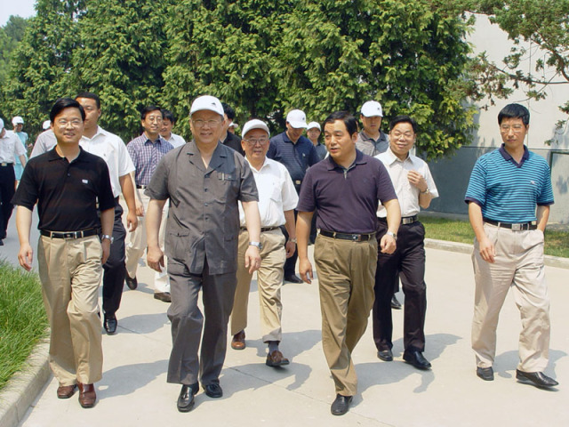 2004年6月，全国人大常务委员会副委员长、中国科学院院长路甬祥来所视察。